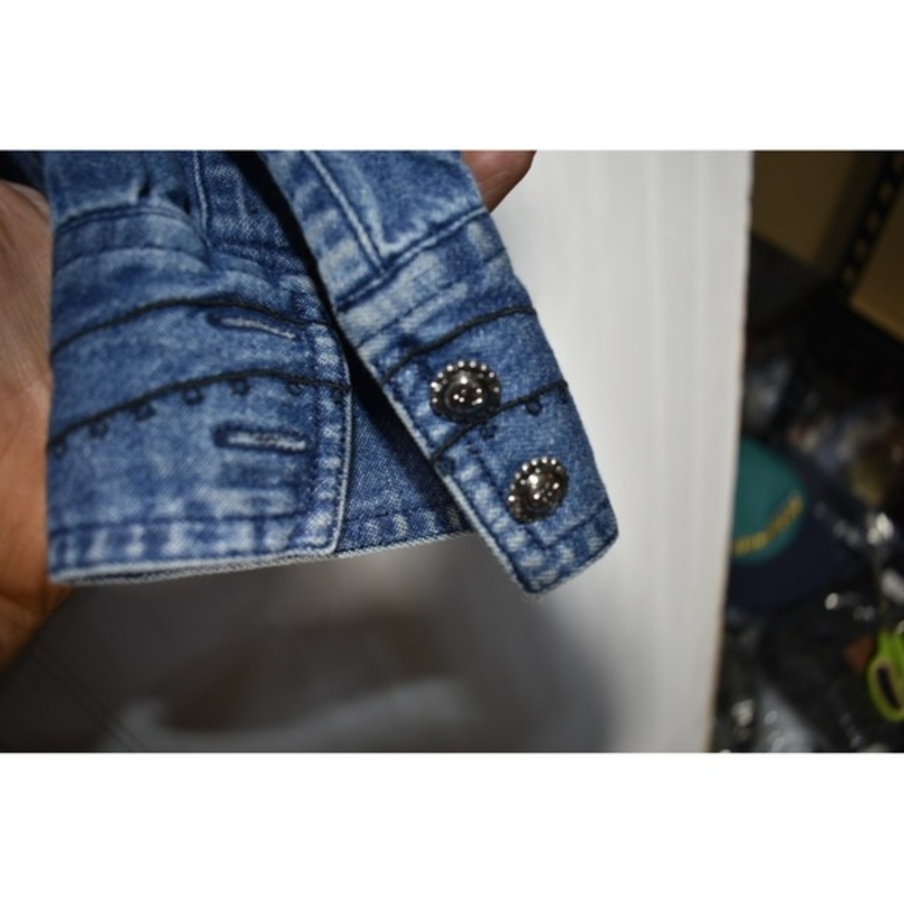 Wrangler Denim Shirt Western Embroidered Long Sleeve Button Up Top Size - Picture 3 of 5